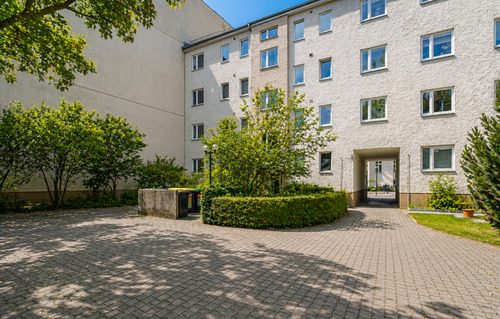 Parkplatz - 3 Zimmer Etagenwohnung in Berlin