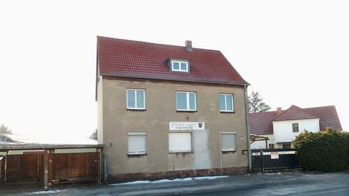 Haus Straßenansicht - Ihr Raumwunder mit Herz in Lauchhammer-Mitte - Platz für Familie, Ideen & Zukunft!