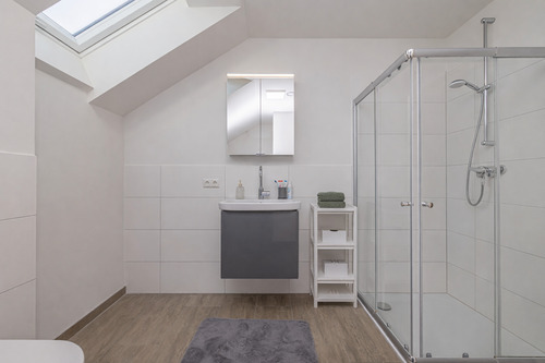 Dachgeschoss - Duschbad - 