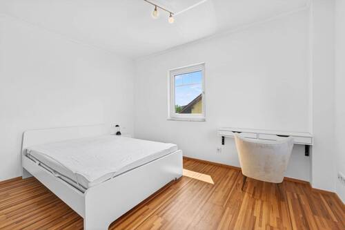 Schlafzimmer (OG) - 