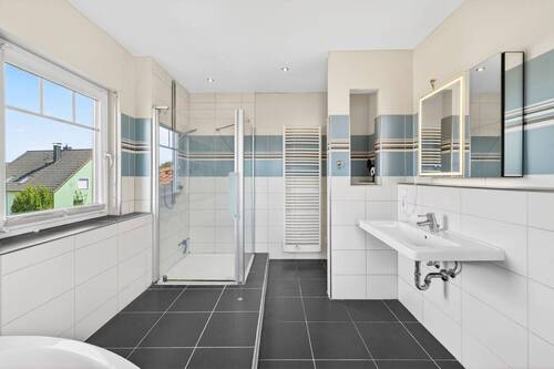 Badezimmer 1 (OG) - 