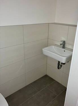 Gäste WC Ansicht 1/2 - 