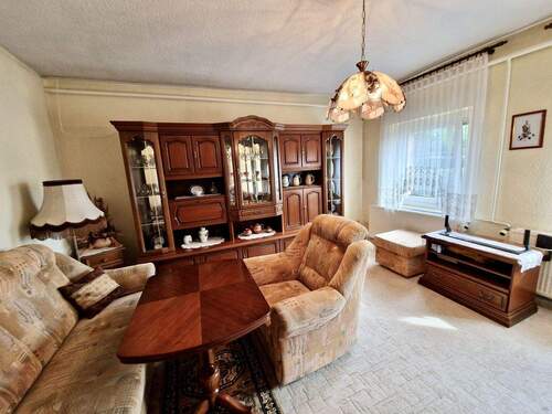 Gepflegtes Haus - Einfamilienhaus mit Nebengebäude und Entwicklungsspielraum