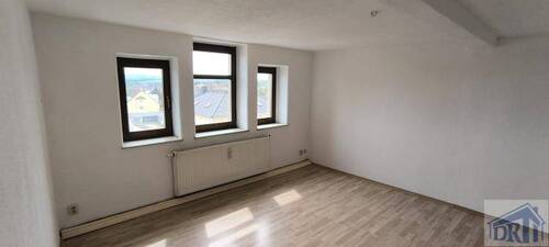 Wohnzimmer DG links (2024) - Mehrfamilienhaus, Wohnhaus in Zittau