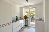 Küche mit Zugang zum Balkon - 