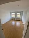Wohnzimmer - Preiswerte 3-R-Whg. in Magdeburg - Stadtfeld ca.Ost 61m2 im 3.OG zu vermieten.