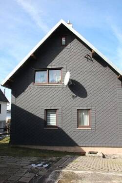 Hofansicht Haus - Einfamilienhaus mit 130,00 m² in Oberweißbach/Thüringer Wald zum Kaufen