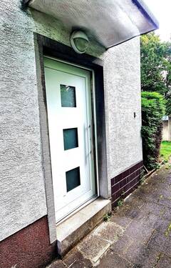 Haustür - 7 Zimmer Mehrfamilienhaus, Wohnhaus in Offenbach am Main
