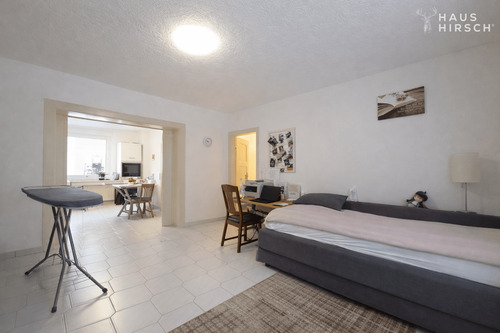 Wohnzimmer - 1 Zimmer Mehrfamilienhaus, Wohnhaus zum Kaufen in Euskirchen