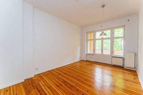 Wohnzimmer - 2 Zimmer Etagenwohnung zum Kaufen in Berlin