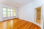 Wohnzimmer - Etagenwohnung mit 66,90 m&sup2; in Berlin zum Kaufen