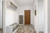 Flur Eingang KI optimiert - 3 Zimmer Etagenwohnung zum Kaufen in Bad Schwartau