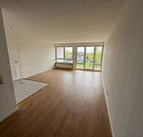 helle 2-Raum Wohnung mit Balkon und TG-Stellplatz * ab sofort - Leipzig Burghausen-Rückmarsdorf