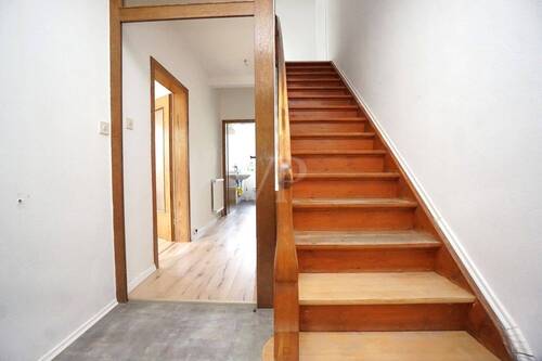 Eingang und Treppe - 