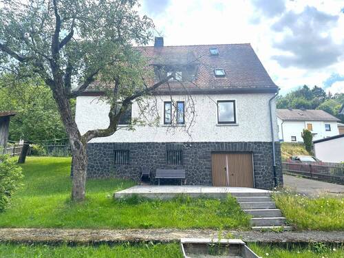 Ansicht von Nordosten - 5 Zimmer Einfamilienhaus zum Kaufen in Poppenhausen (Wasserkuppe)