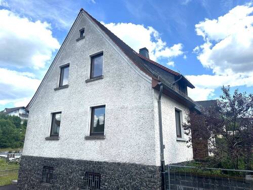 Ansicht von Westen - Einfamilienhaus mit 128,00 m² in Poppenhausen (Wasserkuppe) zum Kaufen