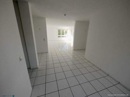 Blick in den Wohnbereich - Etagenwohnung mit 92,00 m² in Radolfzell zur Miete