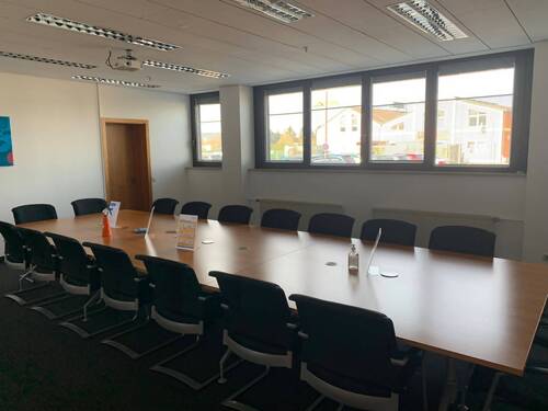 Besprechungsraum - Halle in Schwandorf zum Kaufen