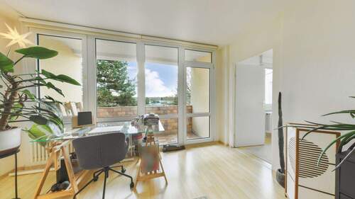 Wohnen - Gepflegte 3,5-ZKB mit Aussichtsbalkon und PKW-Stellplatz-keine Erbpacht!