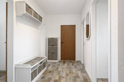 Flur Eingang KI optimiert - 3 Zimmer Etagenwohnung zum Kaufen in Bad Schwartau