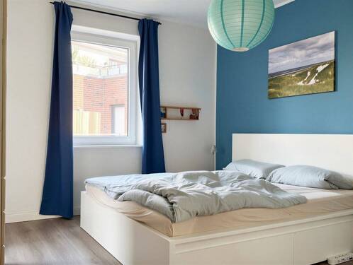 Schlafzimmer mit Zugang zum Balkon (Beispielfoto) - 