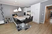 hochwertige EBK mit Tresen - 