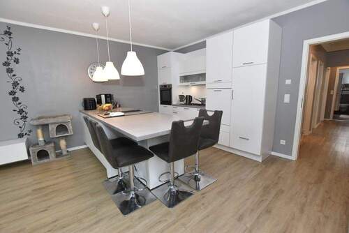 hochwertige EBK mit Tresen - 