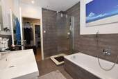 Dusch- und Wannenbad - 
