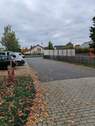 Zufahrt Nachbarhäuser.jpg - 6 Zimmer Einfamilienhaus zum Kaufen in Leipzig