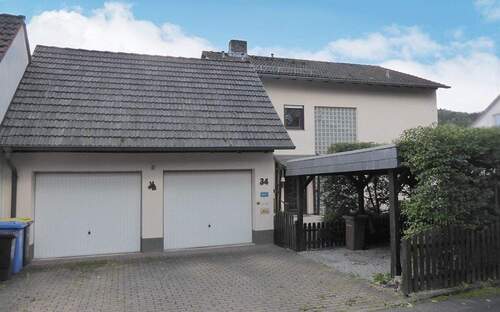 große Doppelgarage und Carport - 9 Zimmer Mehrfamilienhaus, Wohnhaus zum Kaufen in Weidenberg