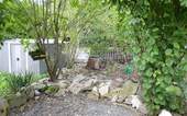 kleine Terrasse im Vorgarten - 