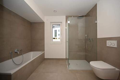 ... mit eigenem Badezimmer - 