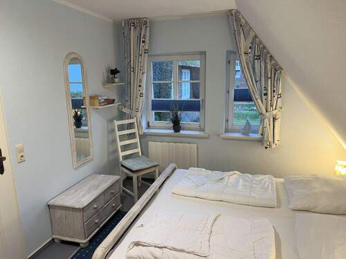 Nordstrand Schlafzimmer 1 (2).jpg - 