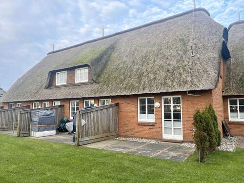 Nordstrand Terrassenseite Außenansicht.jpg - Träume unter Reet - 299.000,00&nbsp;EUR Kaufpreis,