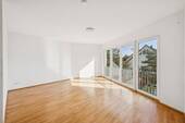 Schlafzimmer mit bodentiefen Fenstern - Reihenmittelhaus mit 152,00 m&sup2; in Berlin zum Kaufen