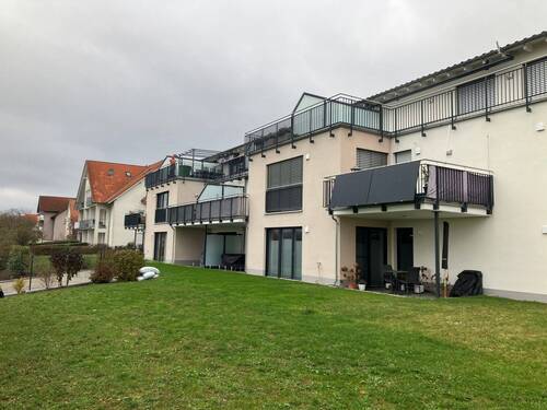 Terrasse mit Grünteil.JPG - Neuwertige Erdgeschosswohnung mit Tiefgarage