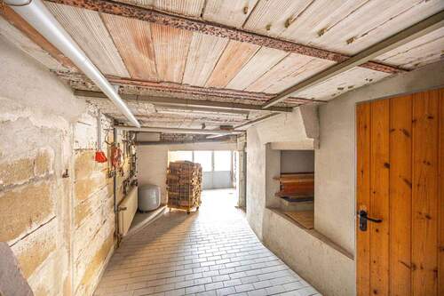 Einfahrt - 8 Zimmer Mehrfamilienhaus, Wohnhaus zum Kaufen in Benningen am Neckar