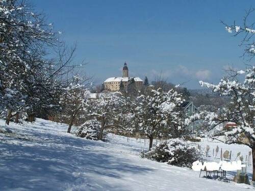 Gartengrundstück mit Blick auf Schloss Virnsberg - 