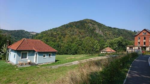 Das Grundstück mit kleinem Haus - Sonniges Grundstück für Neubebauung in Bad Berneck