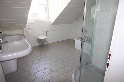 Doppelwaschbecken u. WC - 