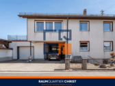 Titelbild - Mehrfamilienhaus mit 3 Wohneinheiten, Ausbaureserve und Entwicklungspotenzial in Wiesau