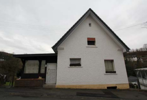 Straßenansicht - 5 Zimmer Etagenwohnung zum Kaufen in Lennestadt