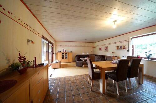 großes Wohn- und Esszimmer - 