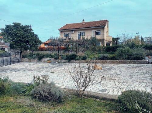 Idealer Garten für Outdoor-Aktivitäten und Entspannung - 