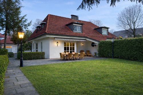 ChatGPT Image 14. März 2026, 21_39_55.png - Familienhaus im mediterranen Stil und guter Lage Grünwald!