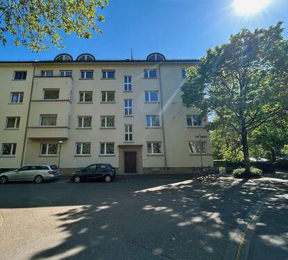 Hausansicht - Langjährig vermietete 4-ZKB Wohnung unmittelbar am Konzerthaus mit Blick Richtung Zoo