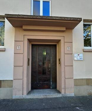 Eingangstür - 4 Zimmer Etagenwohnung in Karlsruhe