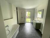 Bad (Weitwinkelaufnahme) - 3 Zimmer Etagenwohnung zur Miete in Radebeul
