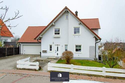 Titelbild - Großzügiges Einfamilienhaus mit Einliegerwohnung in Ebermannsdorf