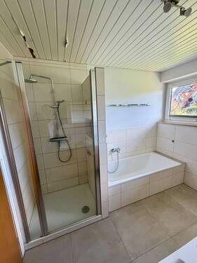 Modernes Badezimmer - 